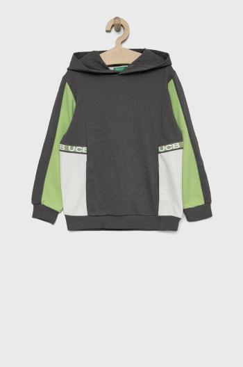 Detská bavlnená mikina United Colors of Benetton šedá farba, s kapucňou, jednofarebná