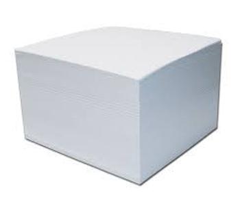Blok kocka 8,5x8,5x4cm biely nelepený