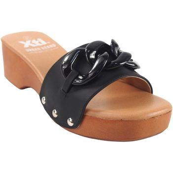 Xti  Univerzálna športová obuv Dámske sandále  44486 čierne  Čierna