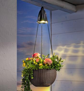 Závesné kvetináče so solárnym osvetlením