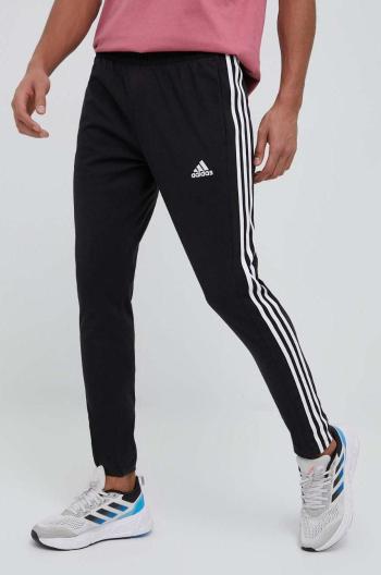 Tréningové nohavice adidas Essentials čierna farba, s nášivkou