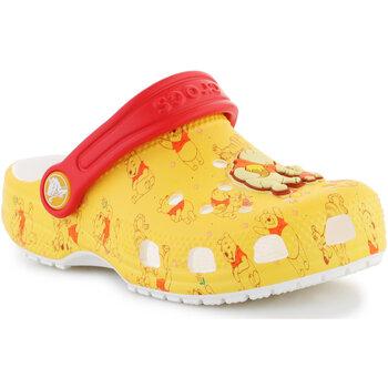 Crocs  Sandále Classic Disney Winnie THE POOH CLOG 208358-94S  Viacfarebná