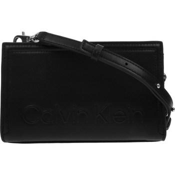 Calvin Klein Jeans  Kabelky Minimal Hardware Crossbody  Čierna