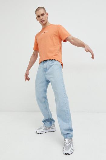 Bavlnené tričko Tommy Jeans oranžová farba, s nášivkou