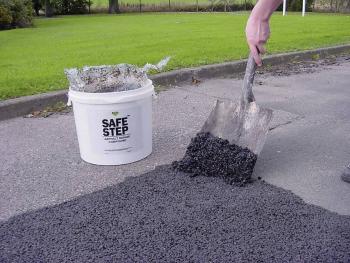 Rocol SAFE STEP Asphalt Repair Compound veľmi výkonný kompozitný materiál 42031 25 l