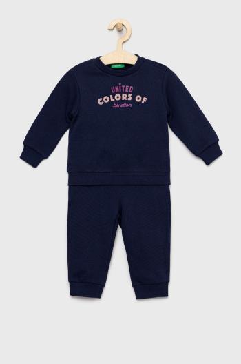 Detská bavlnená tepláková súprava United Colors of Benetton tmavomodrá farba