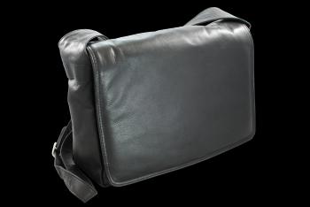 Černá kožená klopnová kabelka 213-2024-60