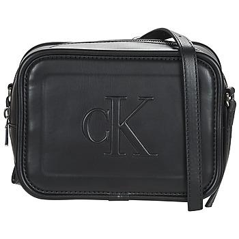 Calvin Klein Jeans  Tašky cez rameno SCULPTED CAMERA BAG18 PIPPING  Čierna