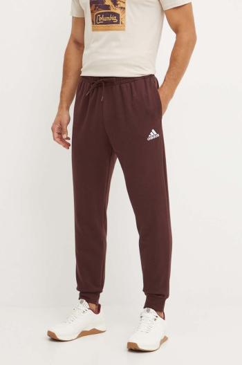 Tepláky adidas Essentials hnedá farba, s nášivkou, IY9086