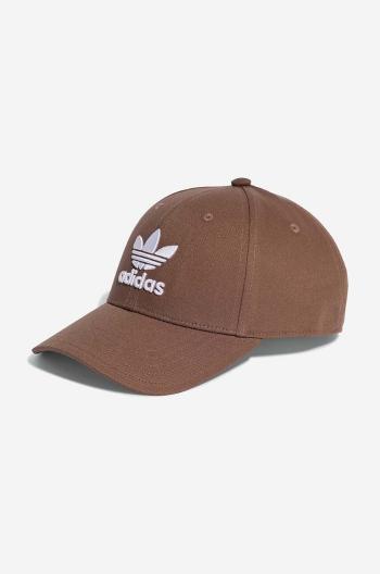 Bavlnená šiltovka adidas Originals hnedá farba, vzorovaná, IB9970