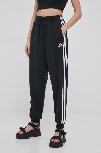 Nohavice adidas HD4306 dámske, čierna farba, s nášivkou