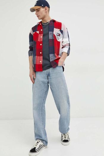 Bavlnená košeľa Tommy Jeans pánska, červená farba, voľný strih, s klasickým golierom