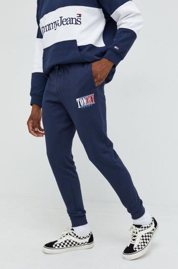 Bavlnené tepláky Tommy Jeans pánske, tmavomodrá farba, s potlačou