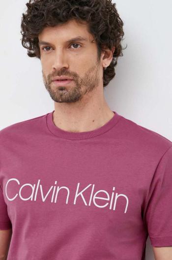 Bavlnené tričko Calvin Klein fialová farba, s potlačou