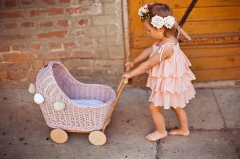 Prútený kočík pre bábiky Lilu - ružový Pink stroller