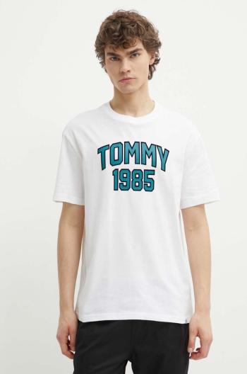 Bavlnené tričko Tommy Jeans pánske,biela farba,s potlačou,DM0DM18559