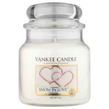 Yankee Candle Snow in Love vonná sviečka Classic stredná 411 g