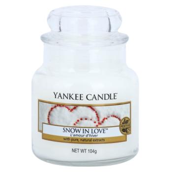 Yankee Candle Snow in Love vonná sviečka Classic stredná 104 g