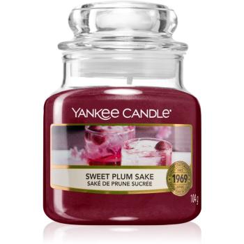 Yankee Candle Sweet Plum Sake vonná sviečka 104 g