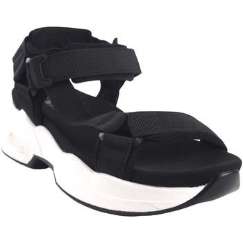 Xti  Univerzálna športová obuv Dámske sandále  44203 čierne  Čierna