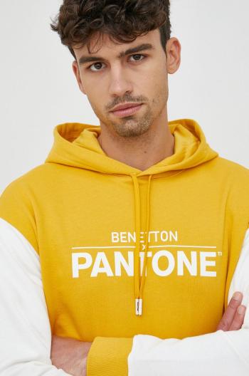 Bavlnená mikina United Colors of Benetton X Pantone pánska, žltá farba, s kapucňou, vzorovaná