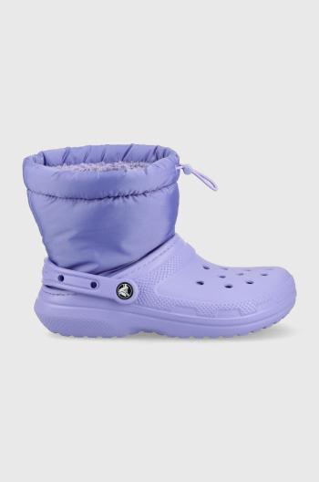 Snehule Crocs Classic Lined Neo Puff Boot fialová farba, 206630