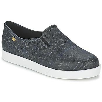 Mel  Slip-on KICK  Čierna