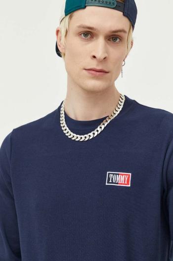 Bavlnené tričko s dlhým rukávom Tommy Jeans tmavomodrá farba, s nášivkou