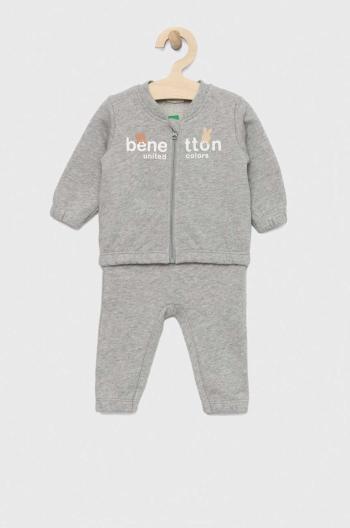 Detská tepláková súprava z bavlny United Colors of Benetton šedá farba