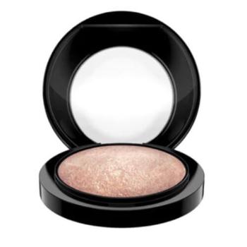 MAC Cosmetics Luxusný zapečený rozjasňujúci púder ( Mineral ize Skinfinish) 10 g Soft & Gentle