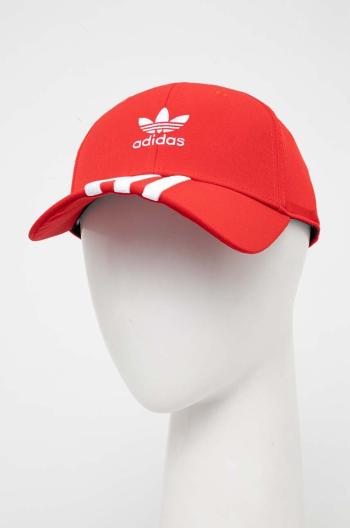 Šiltovka adidas Originals červená farba, s nášivkou,  IS4631