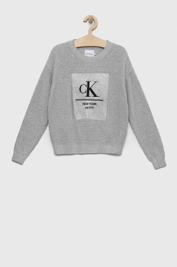 Detský bavlnený sveter Calvin Klein Jeans strieborná farba, tenký