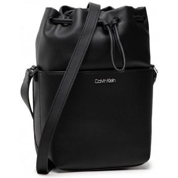 Calvin Klein Jeans  Kabelky Must Bucket Bag  Čierna