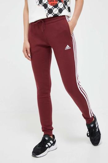 Tepláky adidas bordová farba, s nášivkou