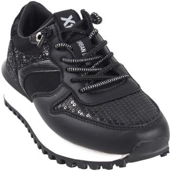 Xti  Univerzálna športová obuv Dámske topánky  140020 čierne  Čierna