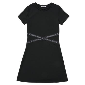Calvin Klein Jeans  Krátke šaty PUNTO LOGO TAPE SS DRESS  Čierna