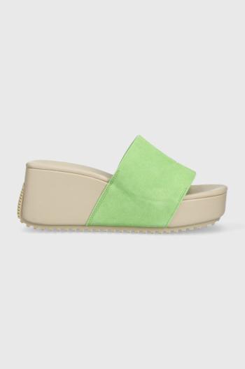 Semišové šľapky Calvin Klein Jeans WEDGE BLOCK SANDAL SU CON dámske, zelená farba, na kline, YW0YW01015