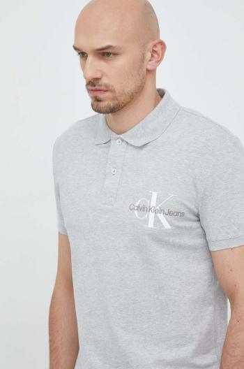 Polo tričko Calvin Klein Jeans pánske, šedá farba, s potlačou