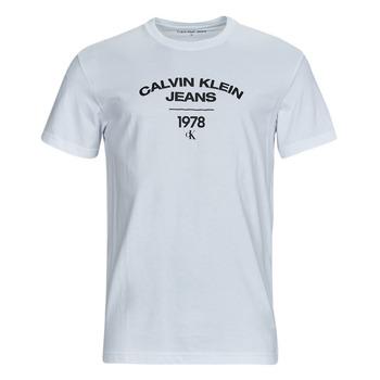 Calvin Klein Jeans  Tričká s krátkym rukávom VARSITY CURVE LOGO T-SHIRT  Biela