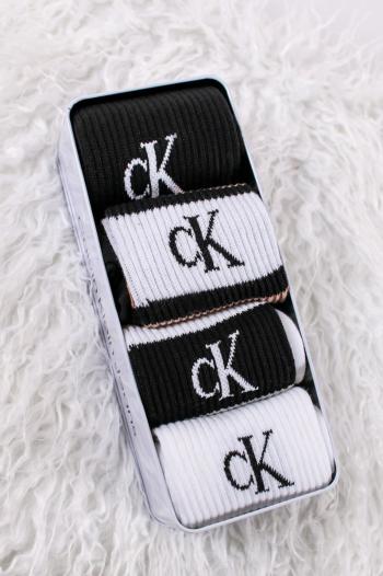 Pánske čierno-biele ponožky v darčekovom balení CKJ Men Sock 4P Sport Logo Tin Giftbox - štvorbalenie
