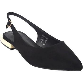 Xti  Univerzálna športová obuv Dámske topánky  141065 čierne  Čierna