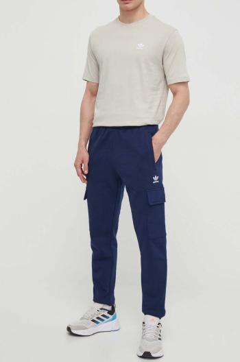 Tepláky adidas Originals Trefoil Essentials Cargo Pants s nášivkou, IP2757