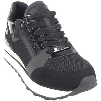 Xti  Univerzálna športová obuv Dámske topánky  140017 čierne  Čierna