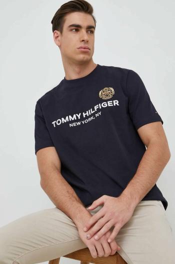 Bavlnené tričko Tommy Hilfiger tmavomodrá farba, s nášivkou