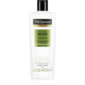 TRESemmé Flawless Waves hydratačný kondicionér pre vlnité a kučeravé vlasy 400 ml