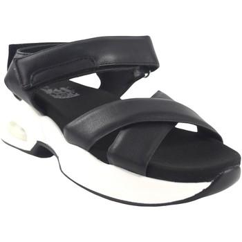 Xti  Univerzálna športová obuv Dámske sandále  36868 čierne  Čierna