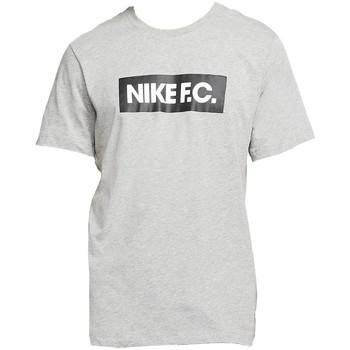 Nike  Tričká s krátkym rukávom Essentials  Šedá