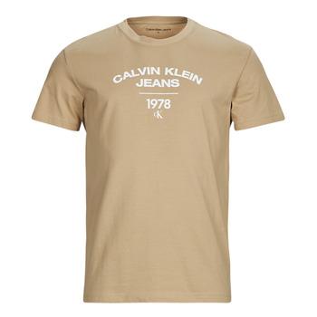 Calvin Klein Jeans  Tričká s krátkym rukávom VARSITY CURVE LOGO T-SHIRT  Béžová