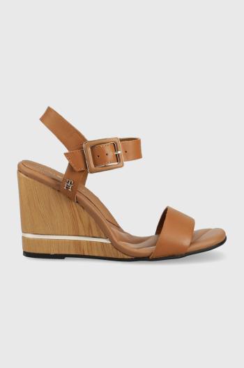 Sandále Tommy Hilfiger HARDWARE WEDGE SANDAL dámske, hnedá farba, na kline, FW0FW07074