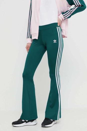 Tepláky adidas Originals Flared zelená farba, s nášivkou, IN6320